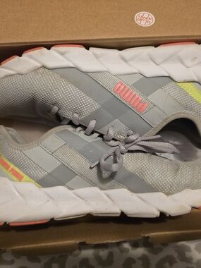 Puma Women's Lightweight Gray Athletic Shoes with Pink Accents